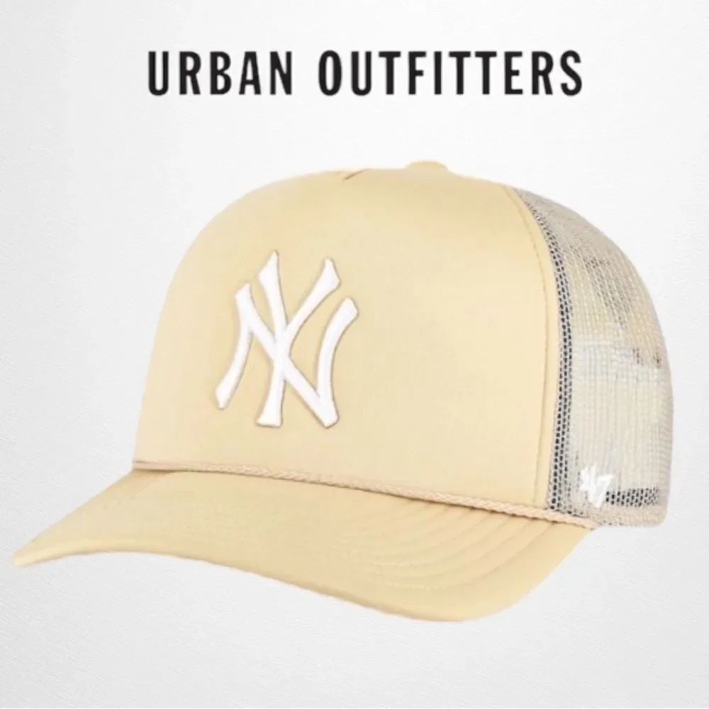 '47 UO Urban Outfitters Exclusive New York Yankees Embroidered Trucker Hat NEW
